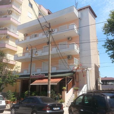 Christos Apartments Sarandë エクステリア 写真