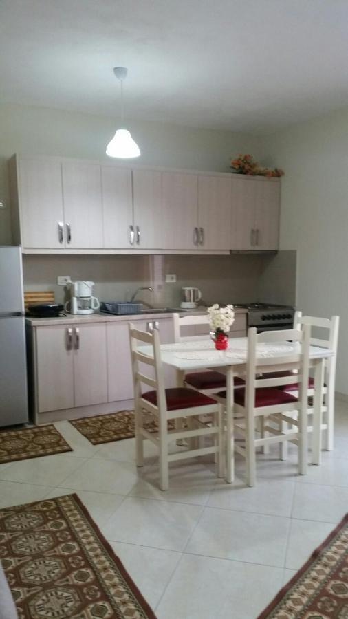 Christos Apartments Sarandë エクステリア 写真