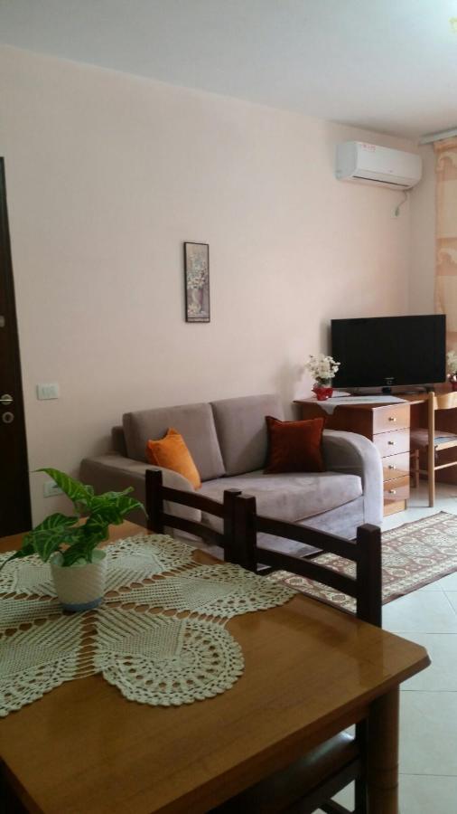 Christos Apartments Sarandë エクステリア 写真